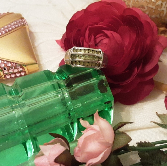 VINTAGE 925 STERLING SILVER PERIDOT RING, SIZE 8 - Picture 12 of 14